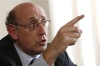 AP - FILE - In this Aug. 15, 2007 file photo, Kenneth R. Feinberg, now the special master at the ...