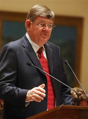 Wyoming Gov. Dave Freudenthal speaks during his State of the State speech at the 60th Wyoming Legislature on Jan. 14, 2009 in Cheyenne, Wyo.  (AP Photo/Wyoming Tribune Eagle, Michael Smith)