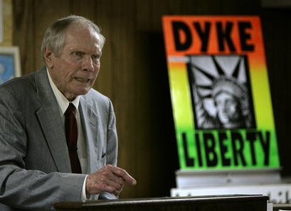 Pastor Fred Phelps preaches at his Westboro Baptist ...