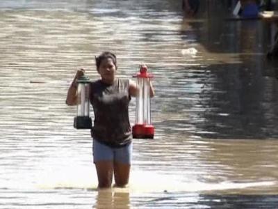 Filipinos assess typhoon damage