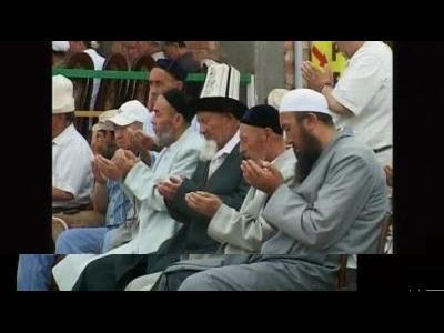 Kyrgyz and Uzbeks pray for peace
