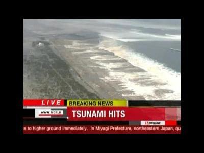 Tsunami waves close in on Japan