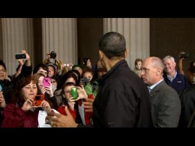 Obama pay surprise visit to Lincoln Memorial