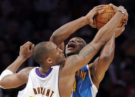 Los Angeles Lakers Guard Kobe Bryant, Left, Ties