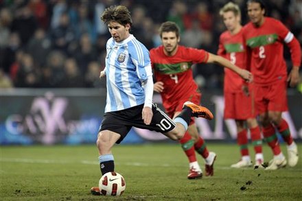 Argentina's Lionel Messi Scores گزارش تصویری: مسی برنده دوئل مسی- کریس ستاره های مهارنشدنی ژنو www.TAFRIHI.com