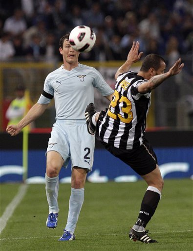 Lazio Defender Stephan Lichtsteiner, Of Switzerland, Left, And Juventus Midfielder Simone Pepe Fight For The Ball