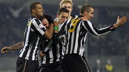 Juventus' Simone Pepe, Center, Is