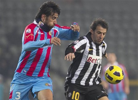 Juventus' Alessandro Del Piero, Right, And Catania's Nicolas Spolli Challenge For The Ball