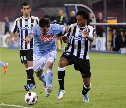 Napoli's Ezequiel Lavezzi, Of Argentina, Left, And Udinese's Guillerme Cuadrado, Of Colombia, Fight For The Ball