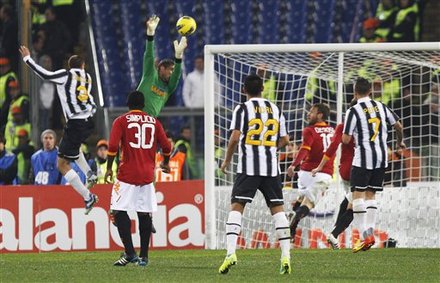 Juventus' Giorgio Chiellini, Left, Scores