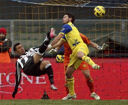 Juventus' Fabio Quagliarella, Left, Scores