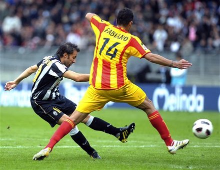 Juventus' Alessandro Del Piero, Left, Scores