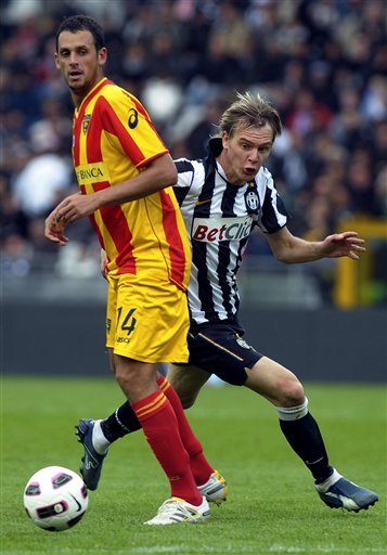 Juventus' Milos Krasic Of Serbia, Right, In Action, Vies