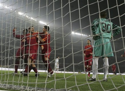 AS Roma Forward Francesco Totti, Second From Left, Celebrates With His Teammates Brazilian Midfielder Simplicio, Left,