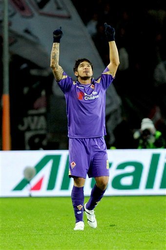 Fiorentinas' Juan Manuel Vargas Of Peru', Left, Celebrates