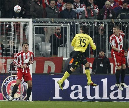 Dortmund's Mats Hummels, Center, Scores