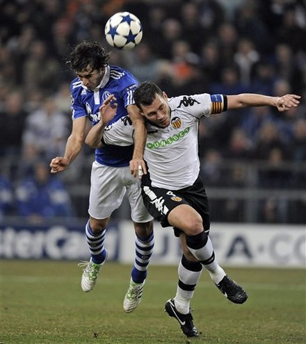 Schalke's Raul Of Spain, Left, And Valencia's David Navarro Challenge For The Ball
