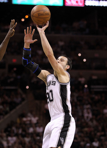 Ginobili’s return sparks Spurs to even series Ap-201104202016729722311