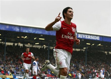Arsenal''s Mikel Arteta, Right, Celebrates