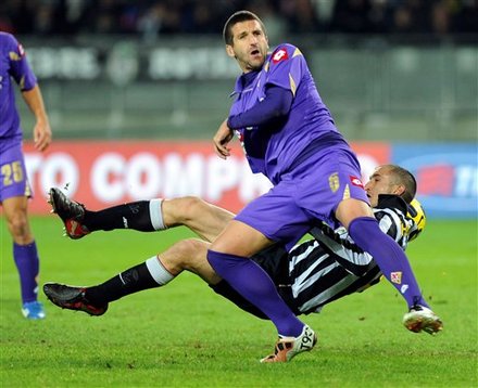 Juventus' Giorgio Chiellini, Bottom, Fights