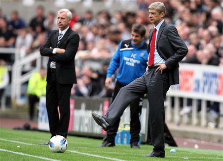 Arsenal's Manager Arsene Wenger,right, Kicks
