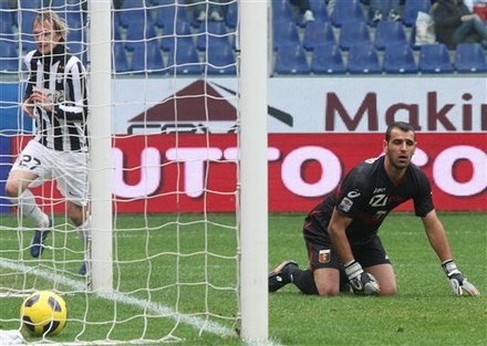 Juventus' Milos Krasic, Of Serbia, Left, Celebrates