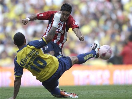 Chivas' Marco Fabian, Top, Kicks