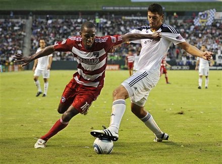FC Dallas Forward/midfielder Atiba Harris, Left, Battles For The Ball With Los Angeles Galaxy Defender Omar Gonzalez