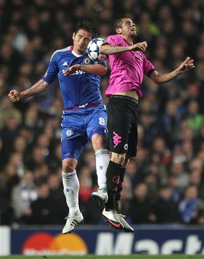 FC Copenhagen's Domingues Claudemir, Right, And Chelsea's Frank Lampard Battle For The Ball