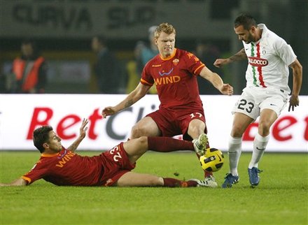 Juventus Midfielder Simone Pepe, Right, Challenges For The Ball With AS Roma Defender John Arne Riise, Center, Of