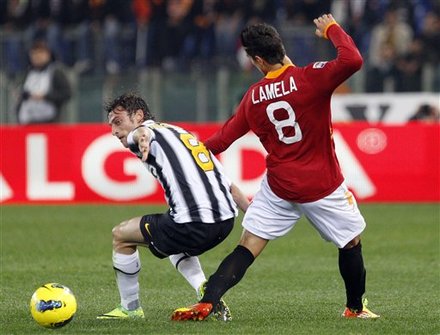 Juventus' Claudio Marchisio, Left, And AS Roma's Erik Lamela Of Argentina Fight For The Ball