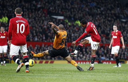 Manchester United's Nani, Center Right, Scores