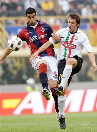 Juventus's Alessandro Del Piero, Right, Vies