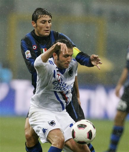 Inter Milan Argentine Defender Javier Zanetti, Background, Challenges For The Ball With Sampdoria Forward Giampaolo