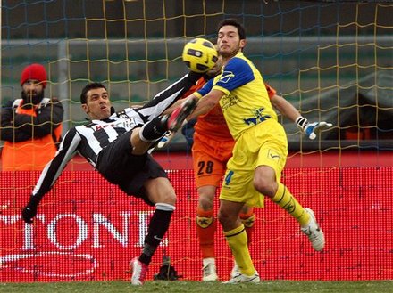 Juventus' Fabio Quagliarella, Left, Scores