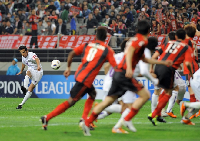 United Arab Emirates' Al Ain midfielder Ahmed Al Shamisi (L) takes a free kick against South Korea's FC Seoul during AFC Champions League Group F football match in Seoul on May 4, 2011. FC Seoul won the match 3-0. (Photo by Jung Yeon-je/AFP/Getty Images)