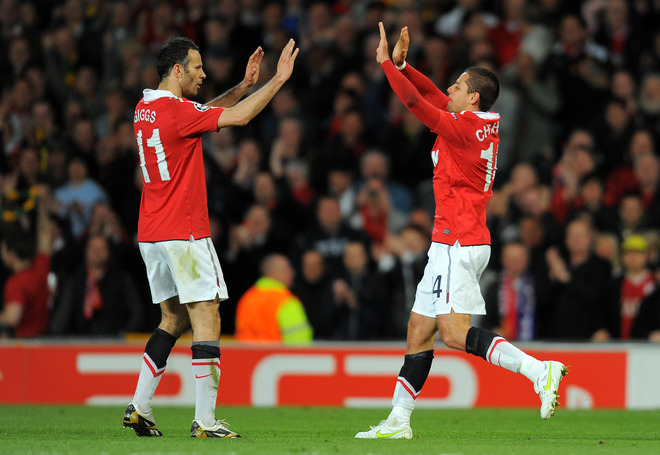Manchester United's Welsh Midfielder Ryan Giggs (L) Congratulates Goal Scorer Manchester United's Mexican Forward