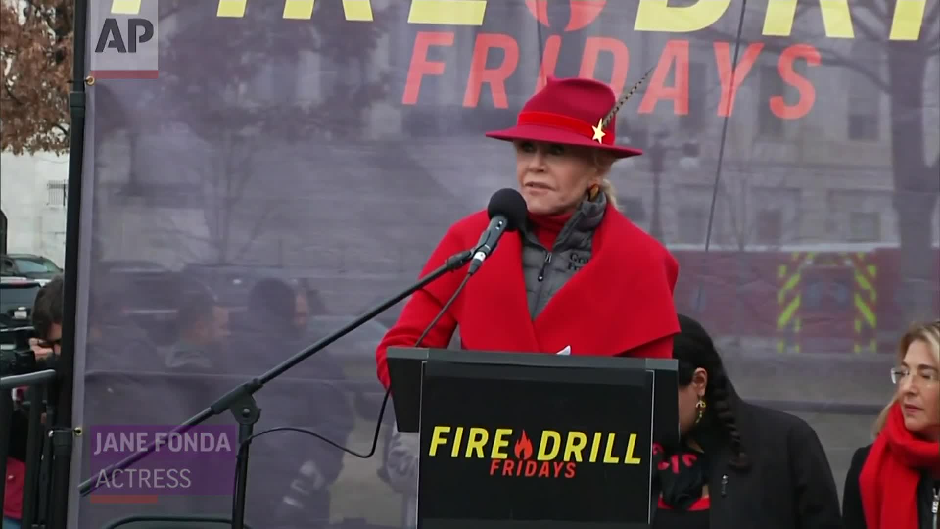 Jane Fonda avoids arrest at LA climate change protest, talks Bernie as climate candidate