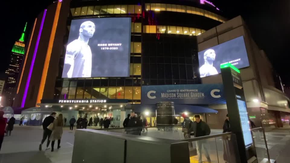 New York S Madison Square Garden Lit Up In Tribute To Kobe Bryant