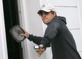 Hugh Grant Not Beaned with Charges(E! Online)