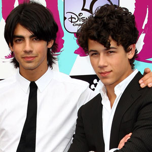 Jonas Brothers: No Mandates Against Fan Dates <br />    (E! Online)